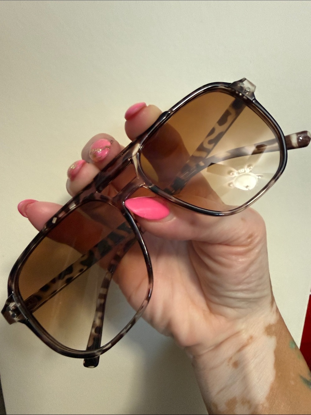 Women’s Tortoiseshell Sunglasses - Brown Gradient Lenses - Picture 2 of 8
